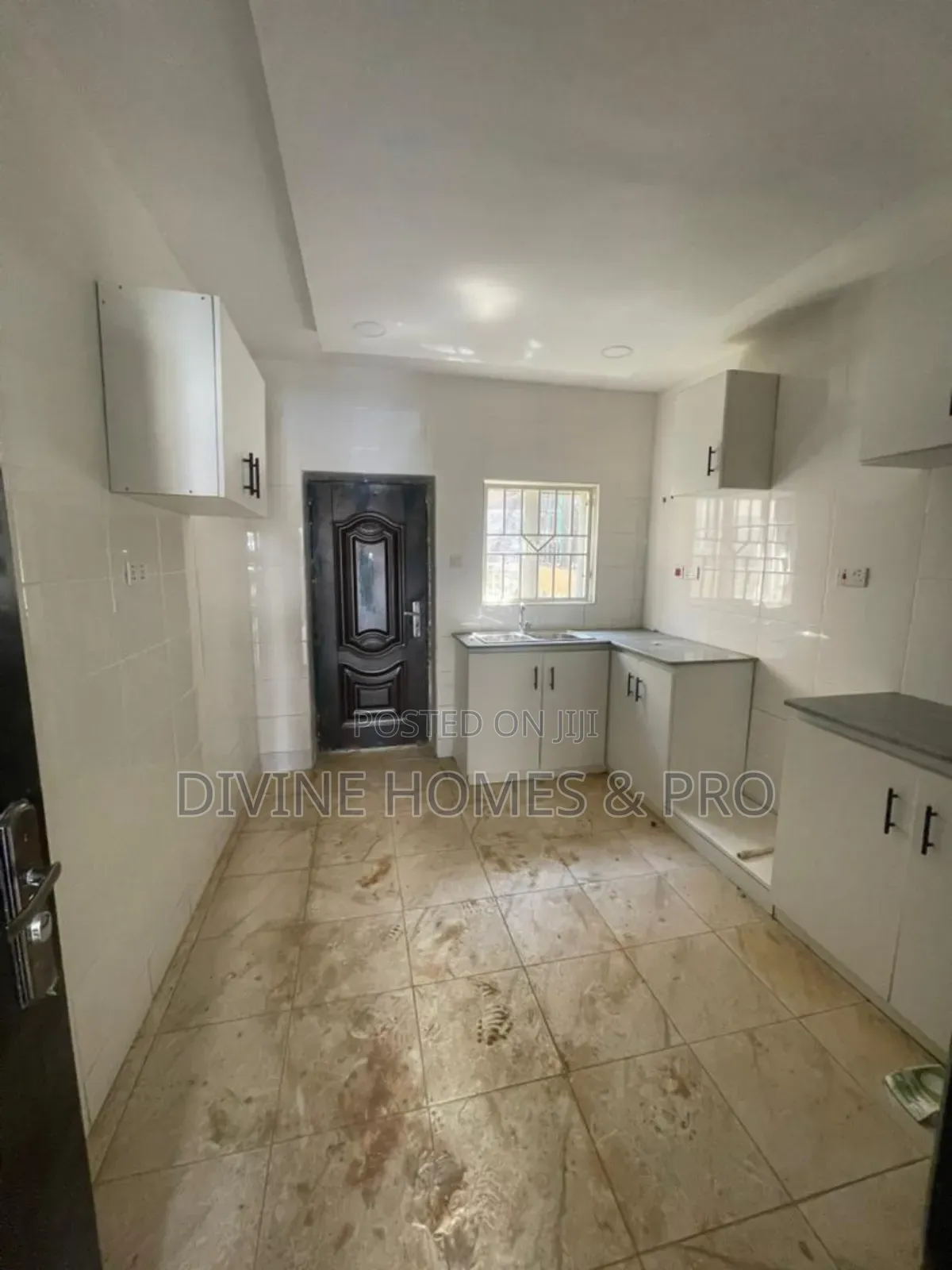 4bdrm Duplex in Life Camp for sale