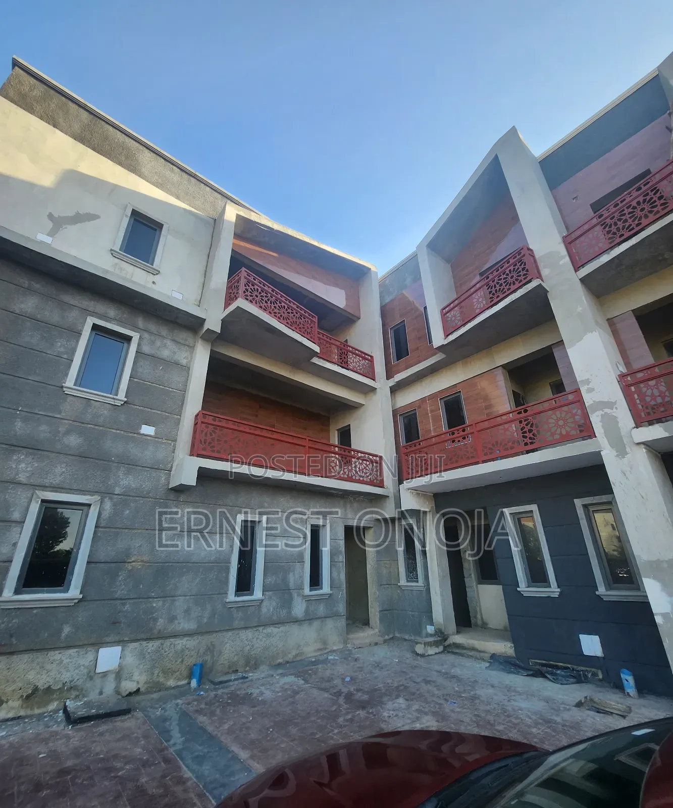 5bdrm Townhouse/Terrace in Gusape, Guzape District for Sale