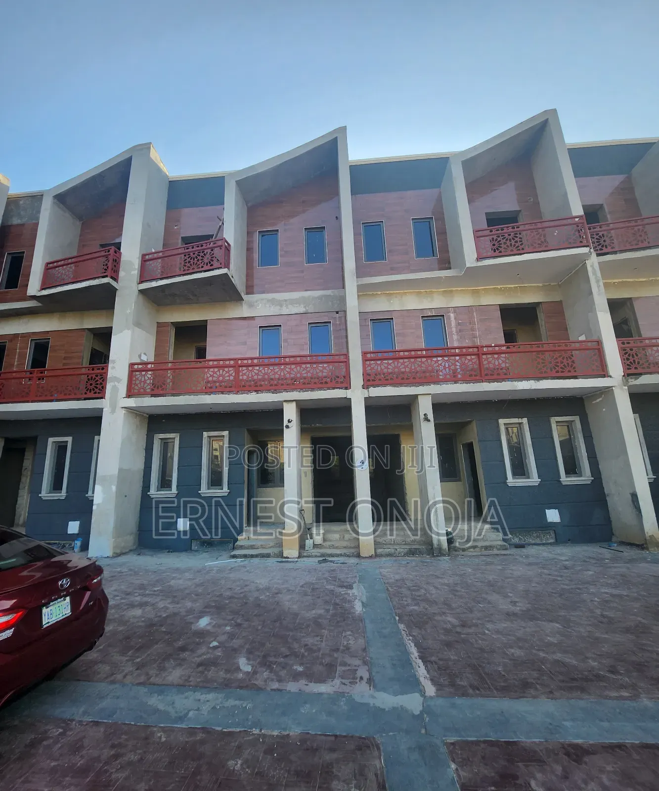 5bdrm Townhouse/Terrace in Gusape, Guzape District for Sale