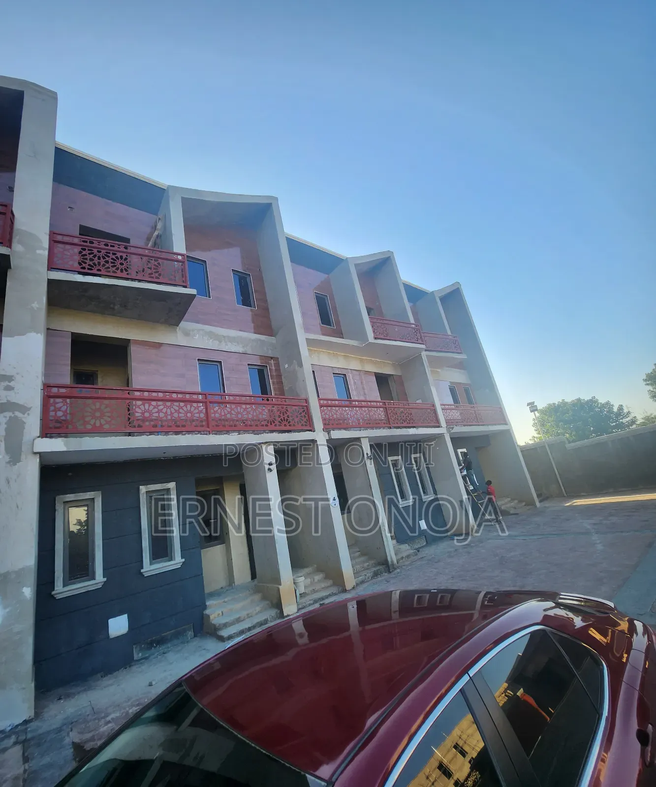 5bdrm Townhouse/Terrace in Gusape, Guzape District for Sale