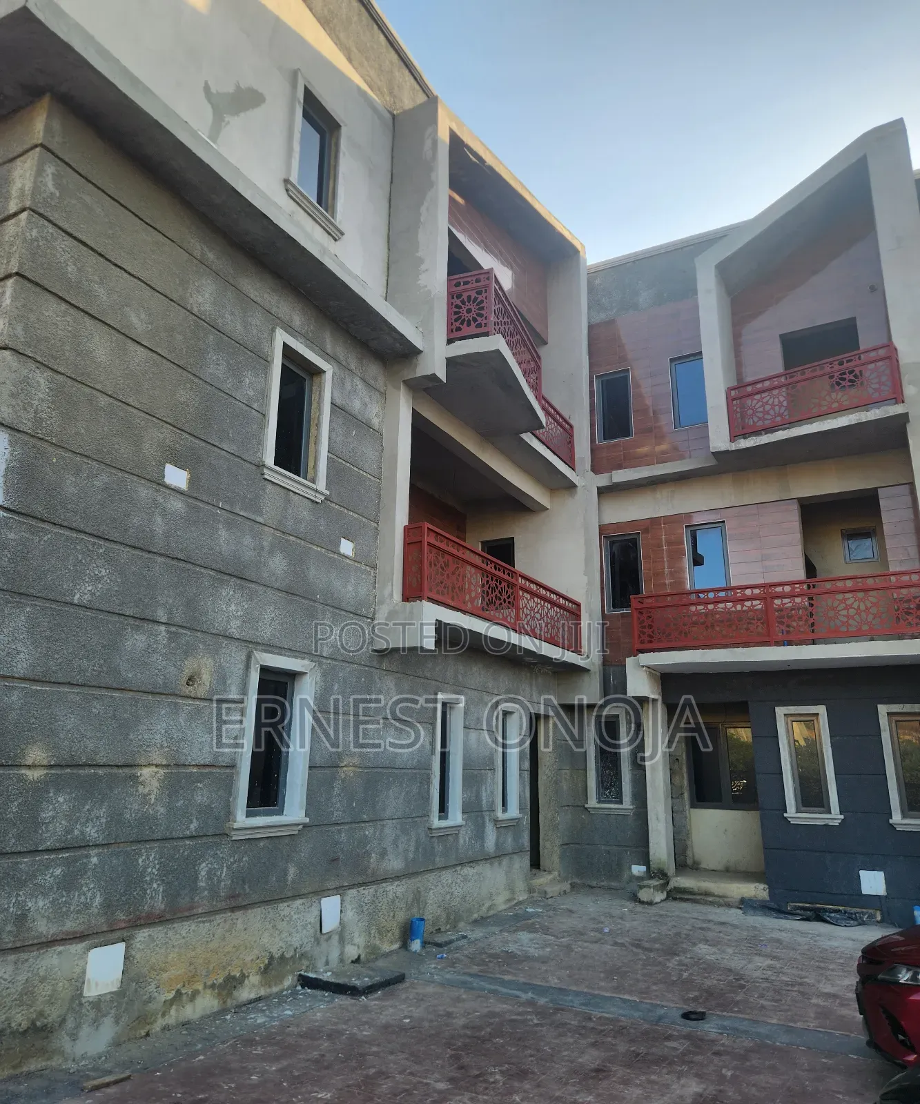 5bdrm Townhouse/Terrace in Gusape, Guzape District for Sale