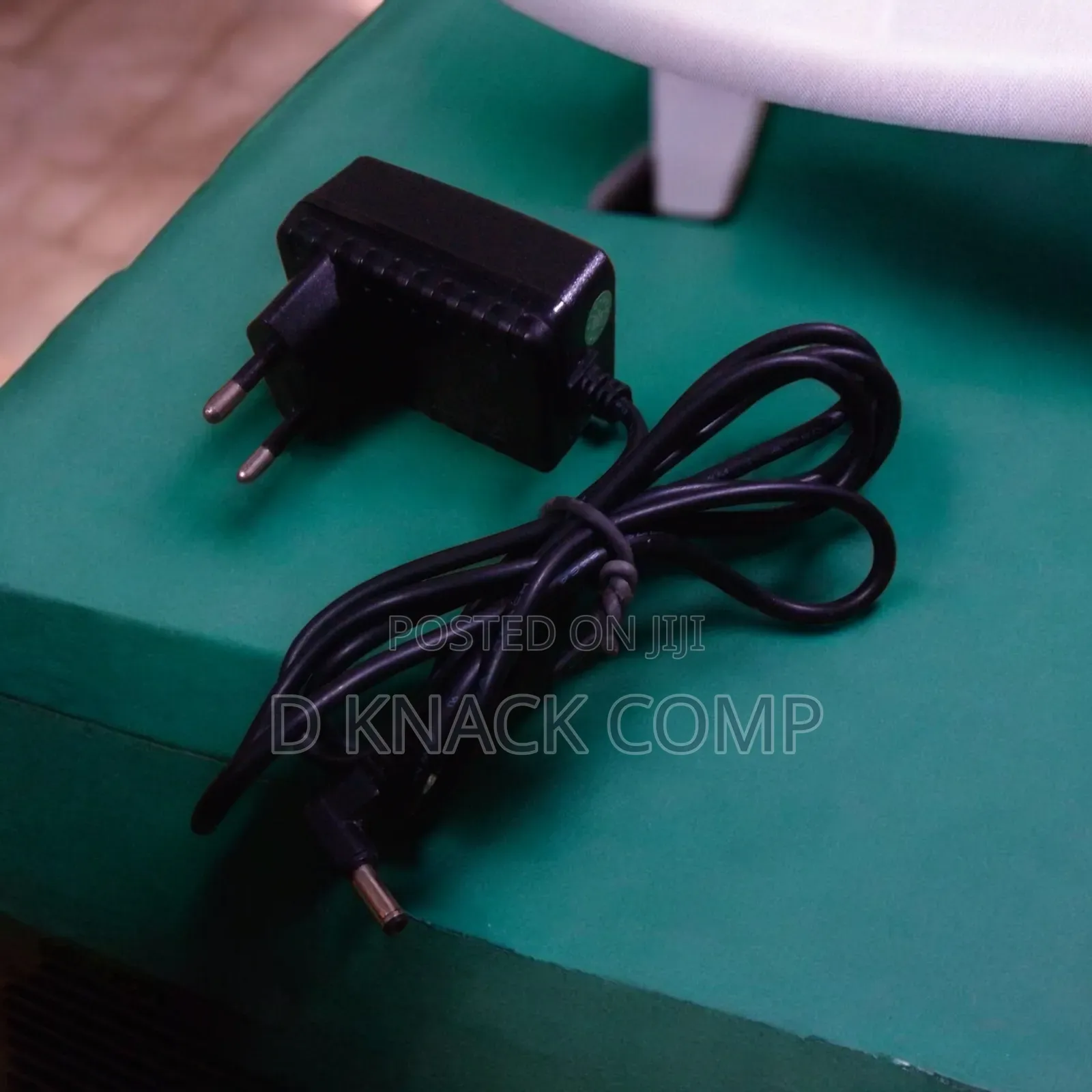 12 Volts 1.5 Amps Adapter / Charger