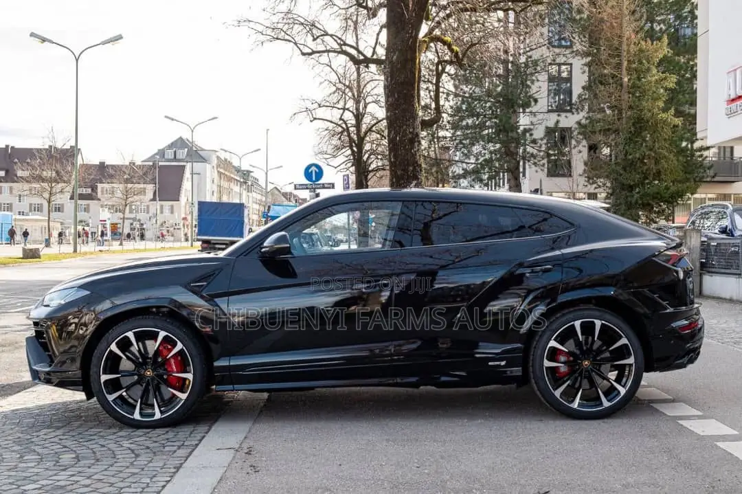 New Lamborghini Urus 2024 Black