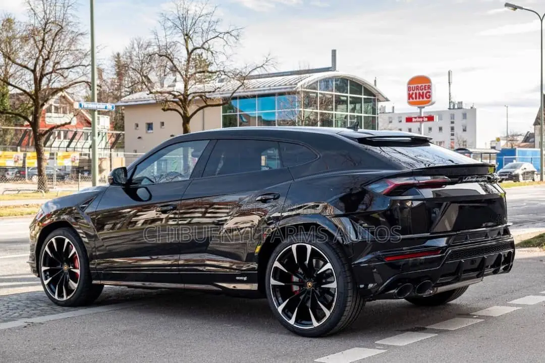 New Lamborghini Urus 2024 Black