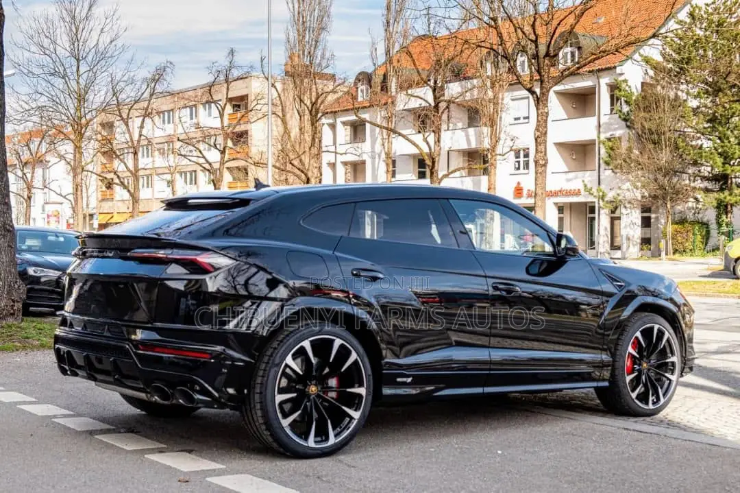 New Lamborghini Urus 2024 Black