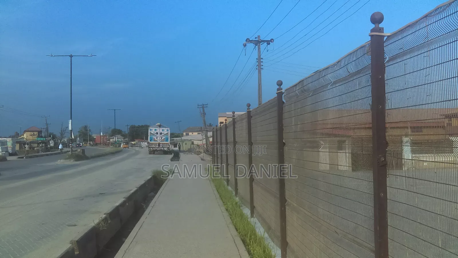 Over 900 Square Meter for Lease Facing Road