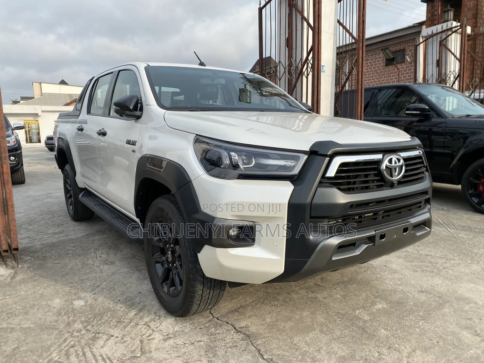 New Toyota Hilux 2022 White