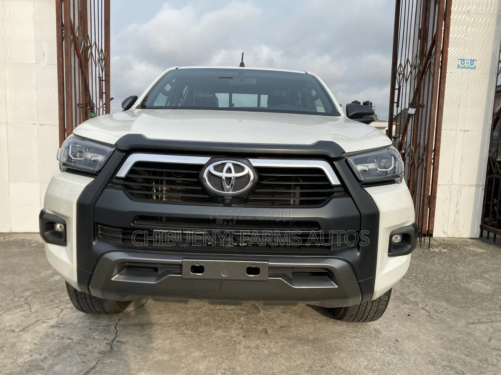 New Toyota Hilux 2022 White