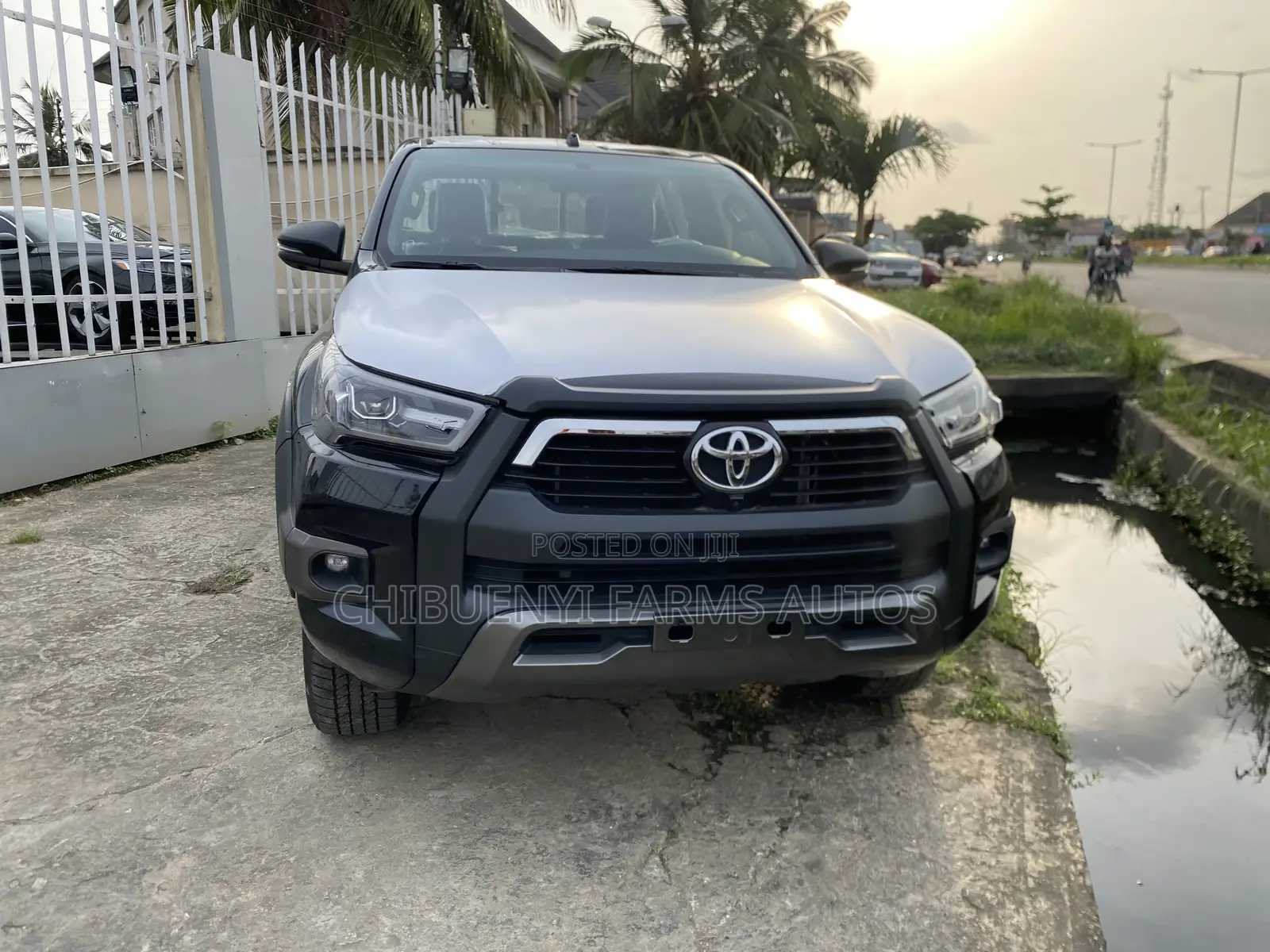 New Toyota Hilux 2024 Black