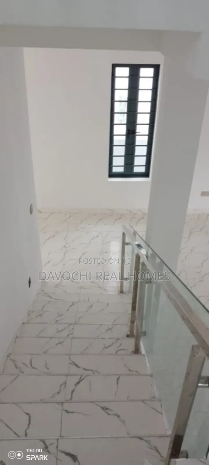 5bdrm Duplex in Peace Estate for sale
