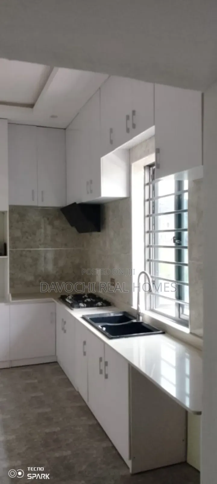 5bdrm Duplex in Peace Estate for sale
