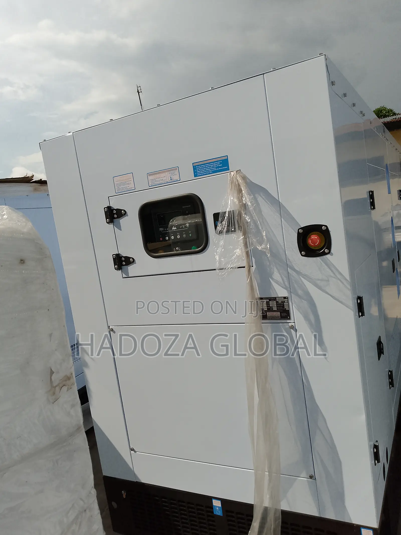 Unobtrusive 400kva Soundproof Perkins Generator