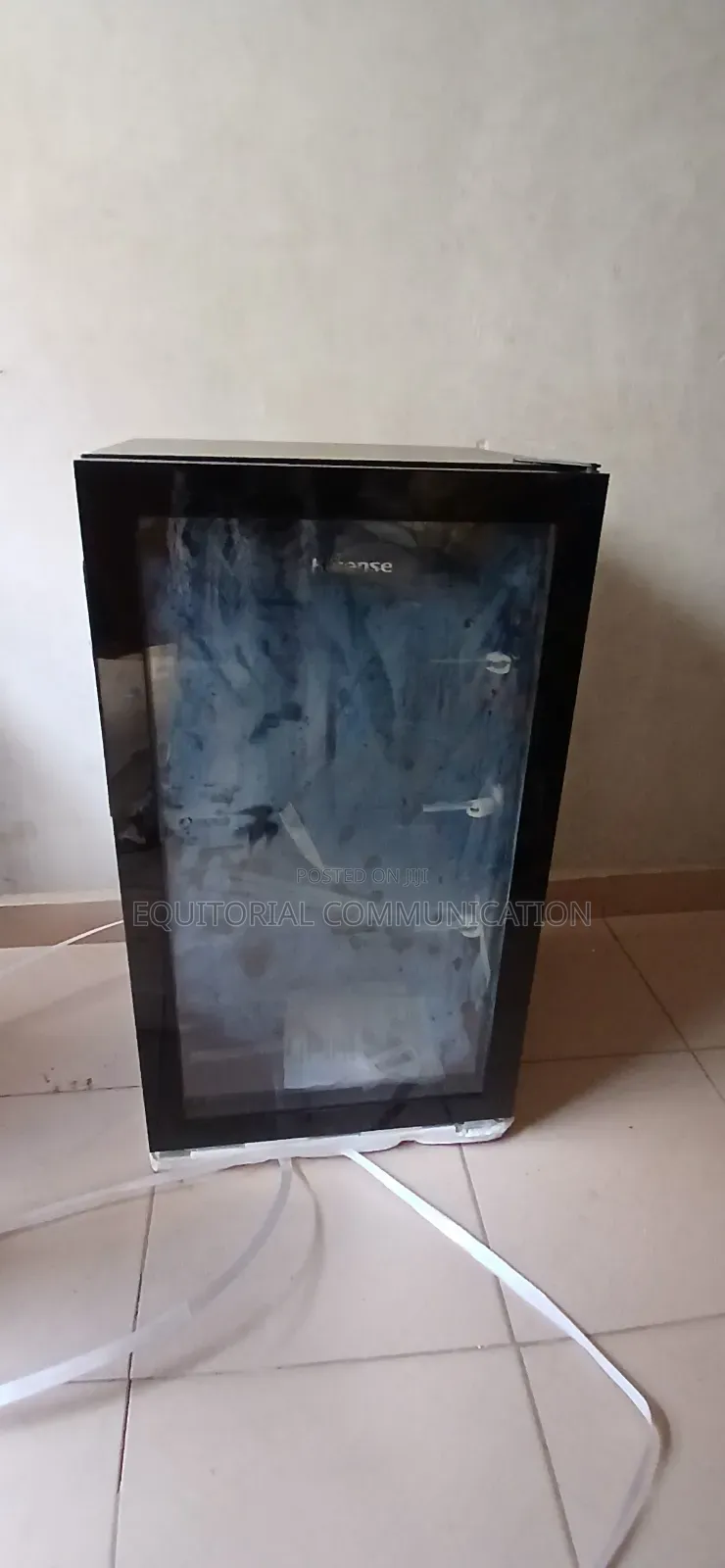Compact Design Hisense 91L Glass Door Beverage Cooler
