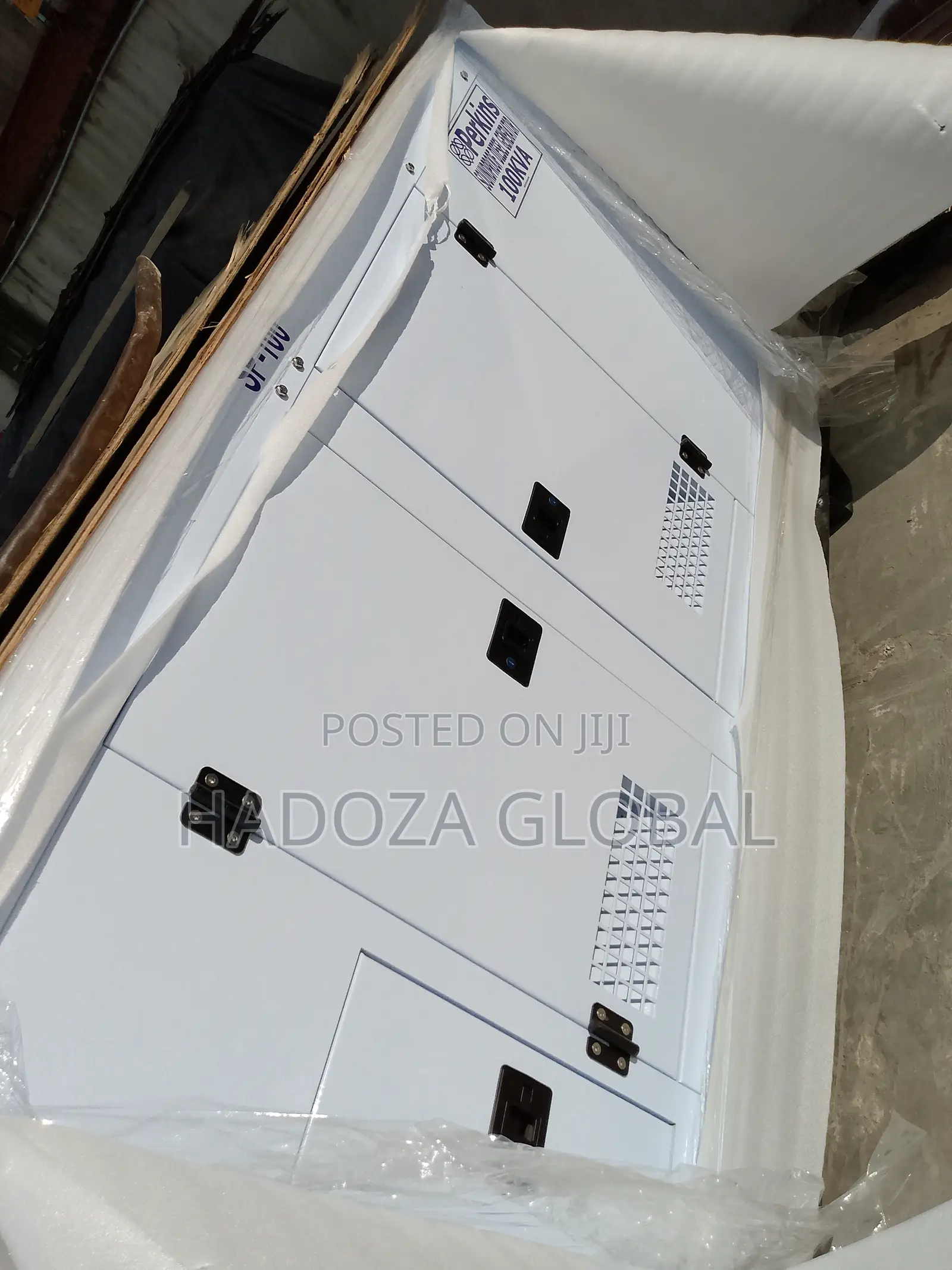 Sound-Dampening 100kva Soundproof Perkins Generator