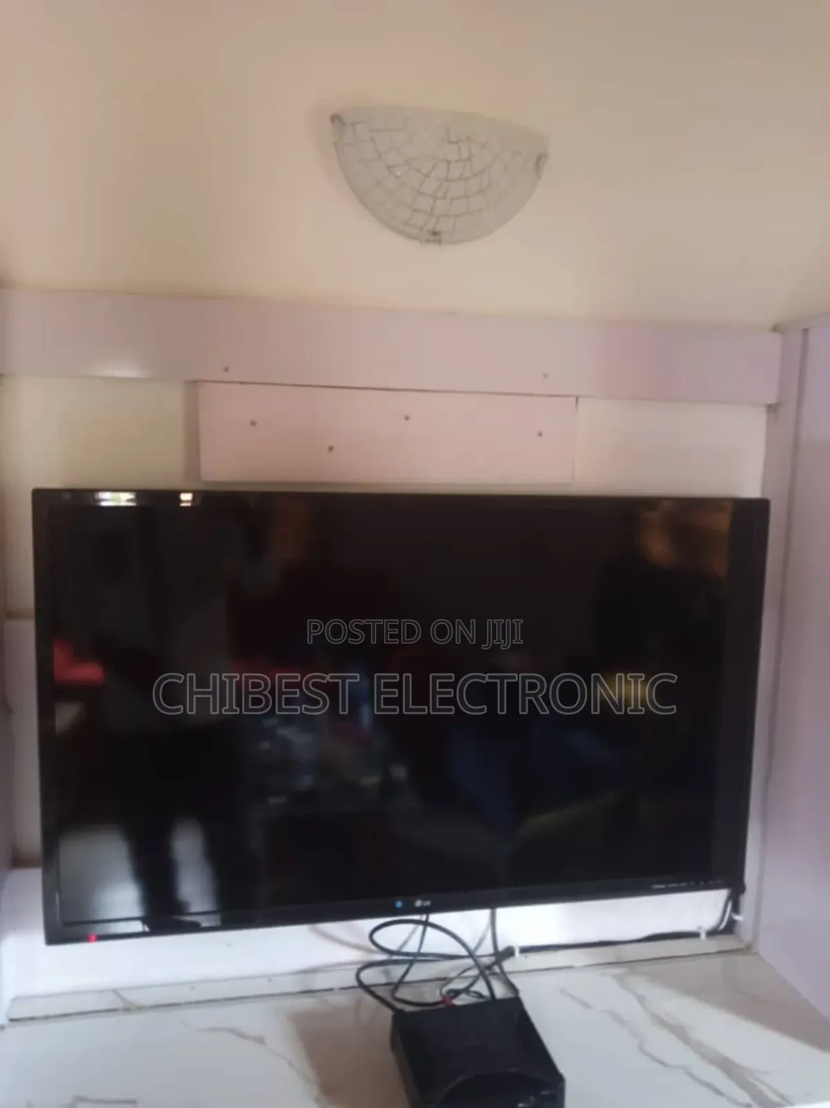Hisense Tv Show 32 Inches With Year Warranty