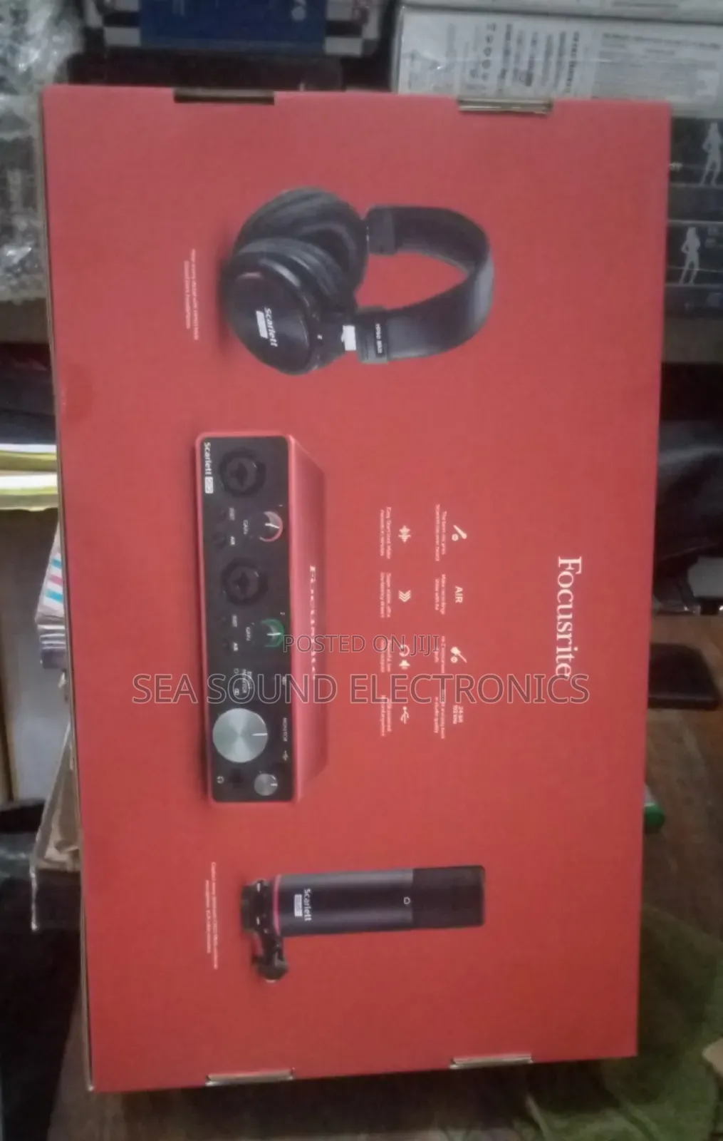 Complete Set Scarlett Focusrite Mic and Sound Card