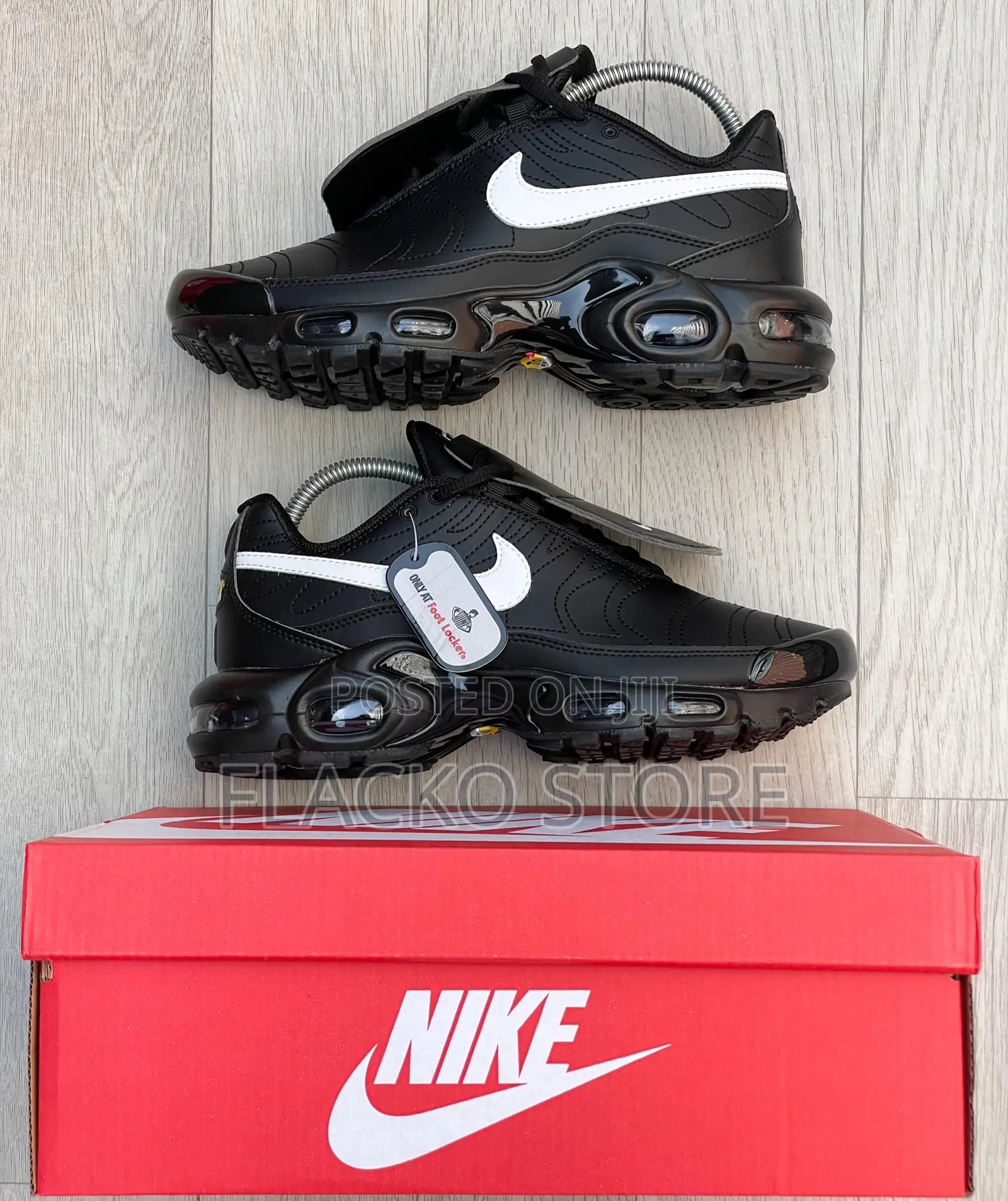 Original Nike Air Max Plus Tiempo Sneakers