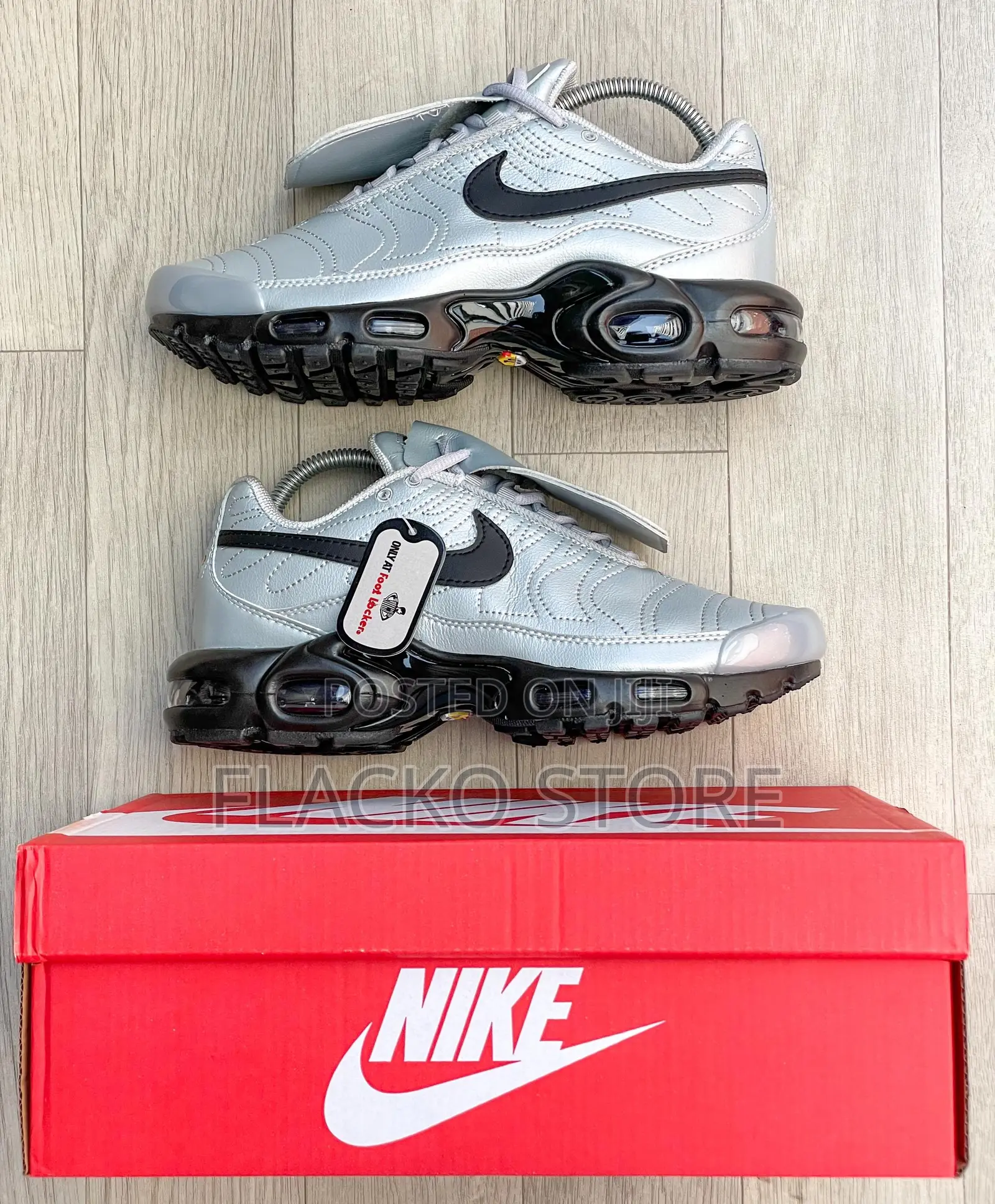 Original Nike Air Max Plus Tiempo Sneakers