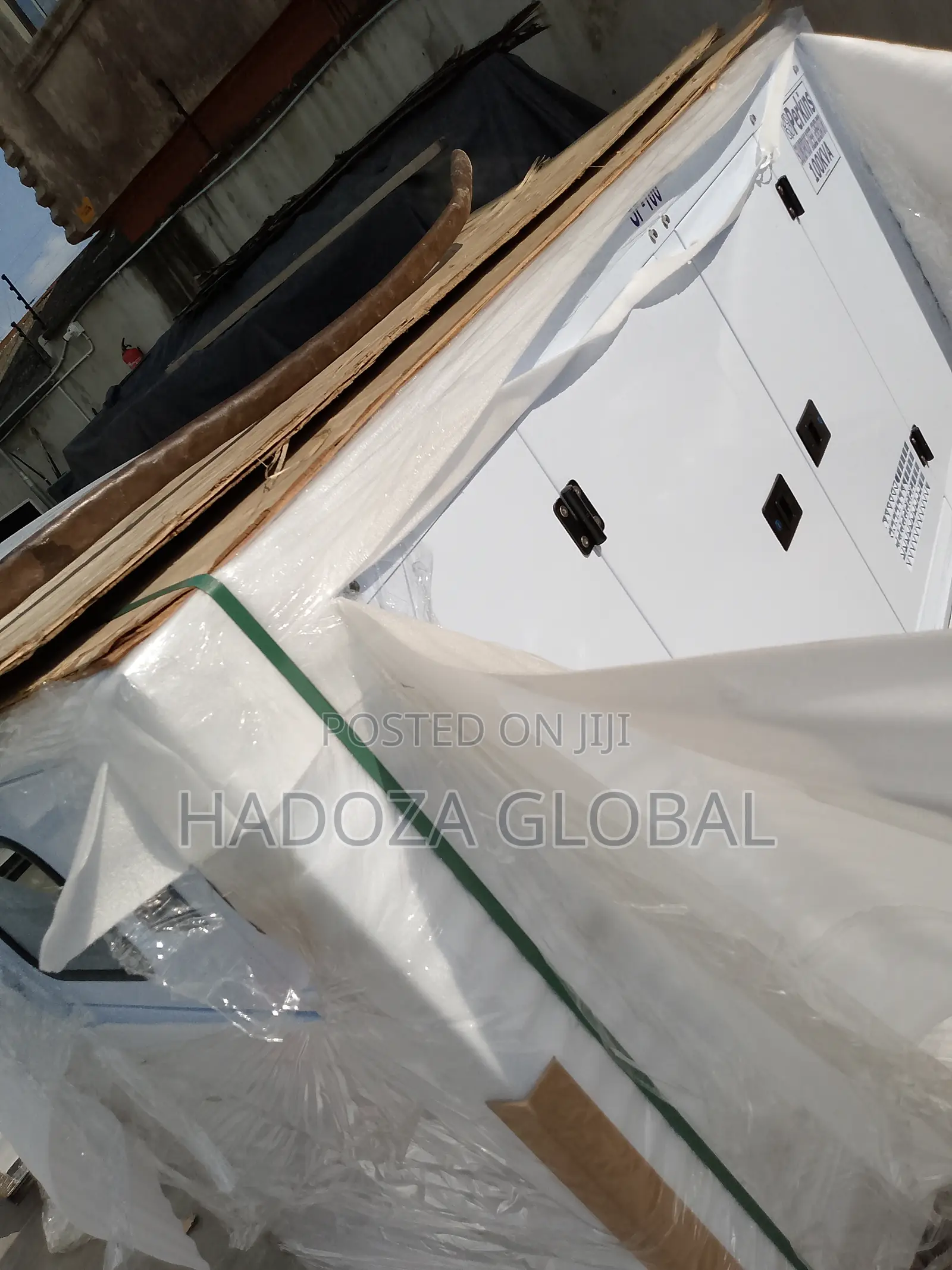 Industrial-Grade 100kva Soundproof Perkins Generator