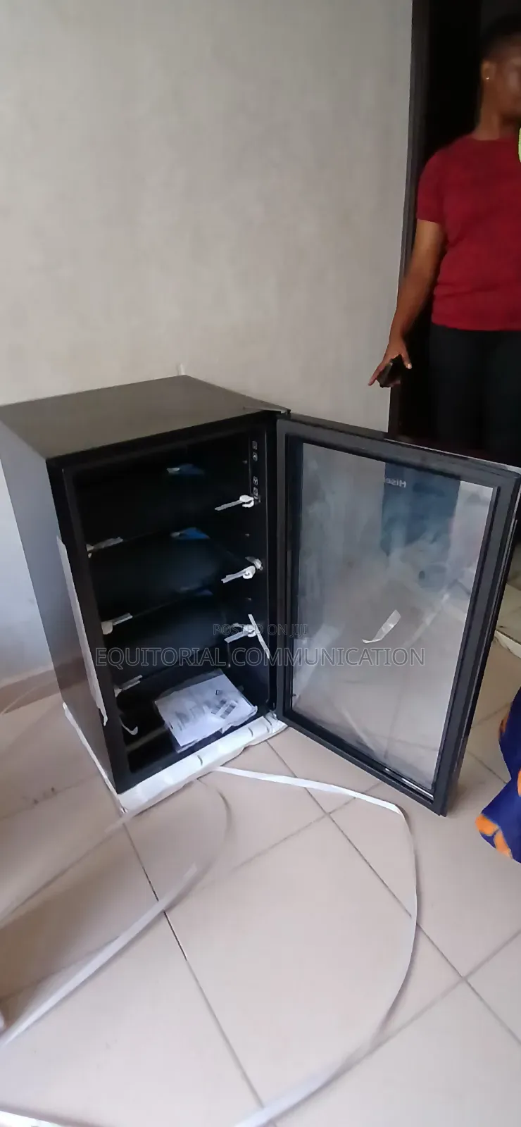 Hisense 91L Beverage Cooler -Soft Closed Door Mechanism