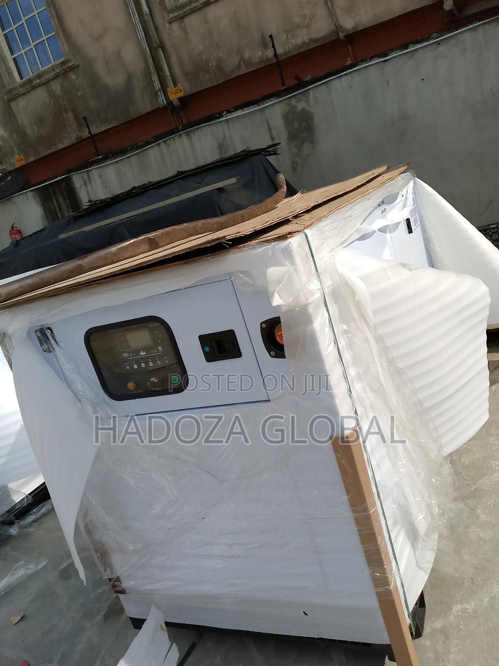 Low-Carbon 100kva Soundproof Perkins Generator