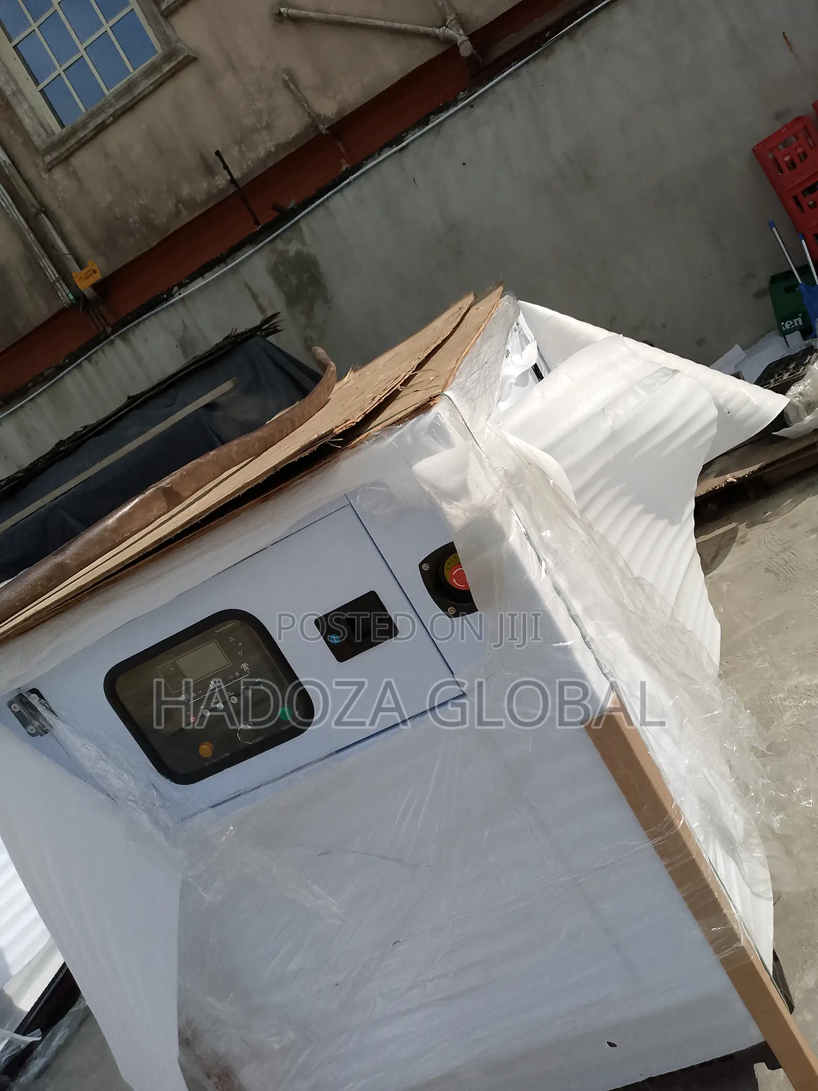 Low-Decibel 100kva Soundproof Perkins Generator
