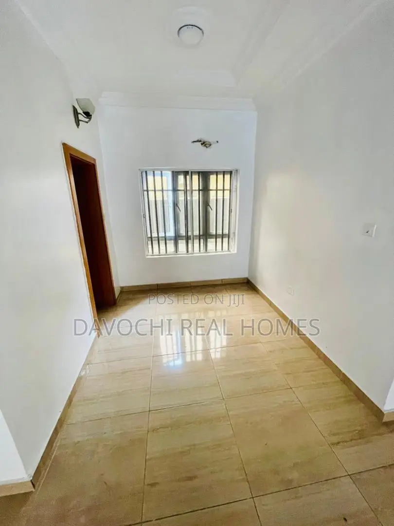 Furnished 3bdrm Apartment in Osapa london for rent