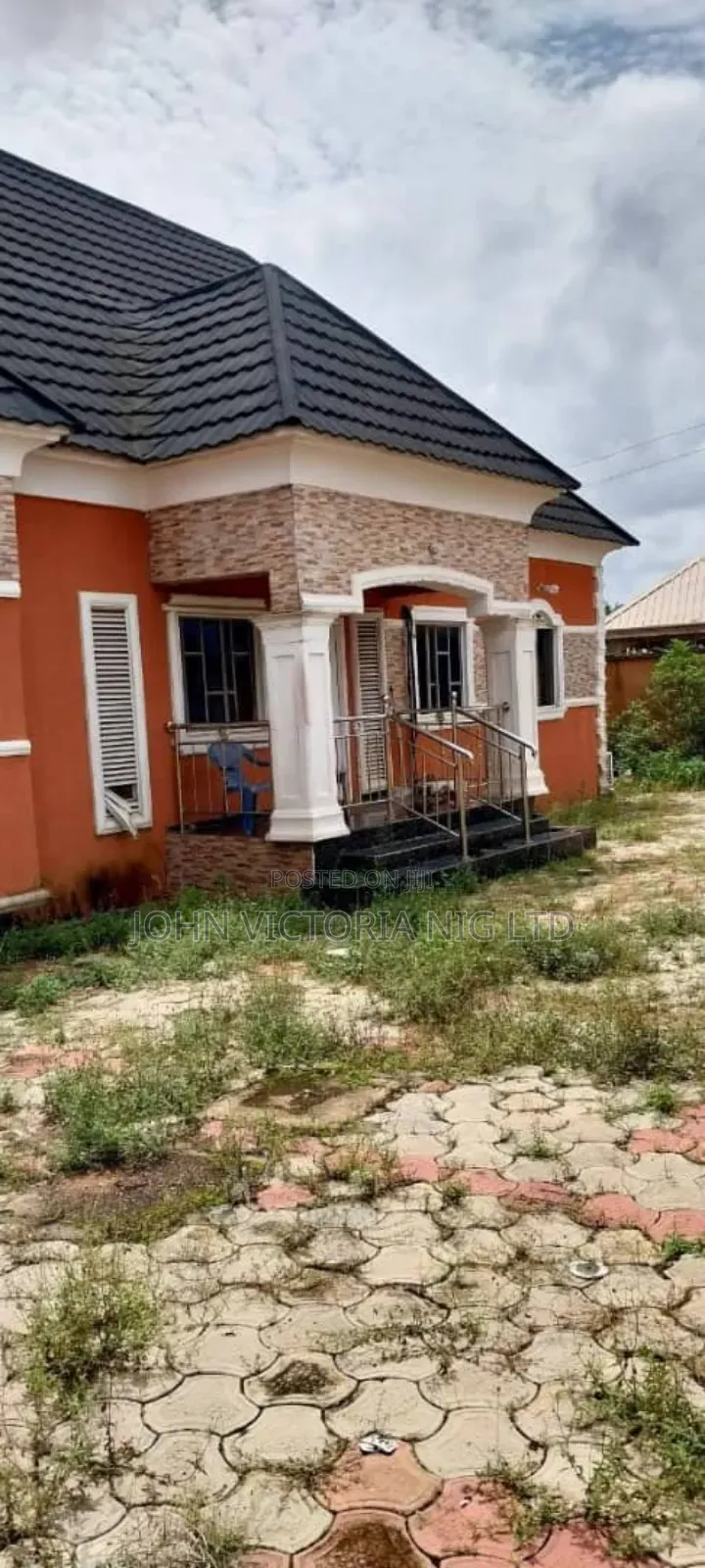 8bdrm Block of Flats in Okoafor for sale