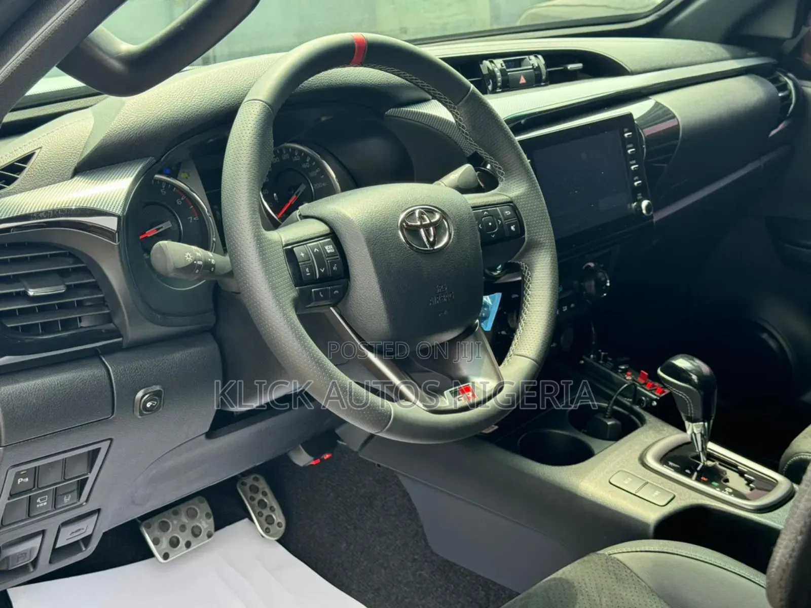 New Toyota Hilux 2025 Black