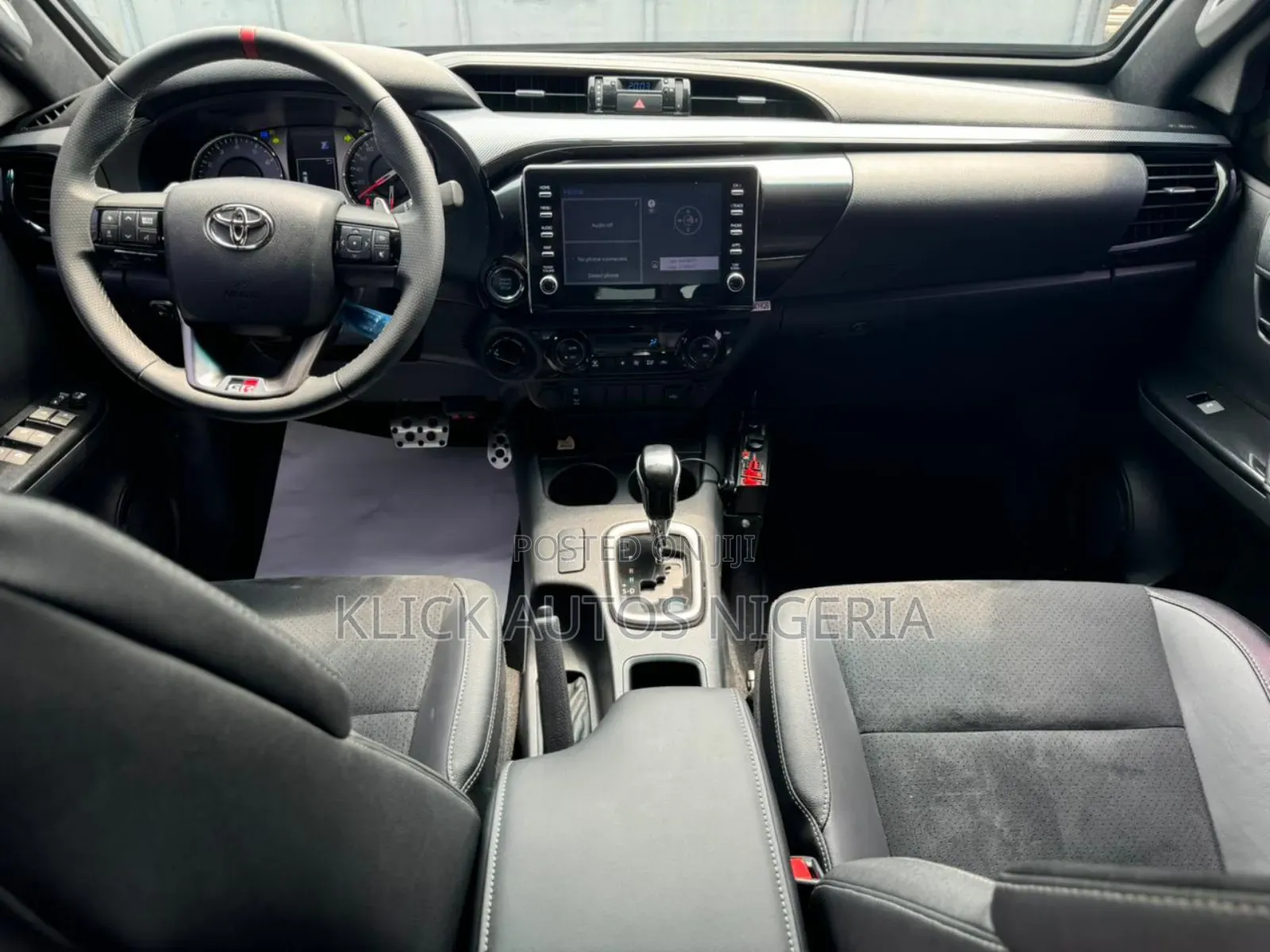 New Toyota Hilux 2025 Black