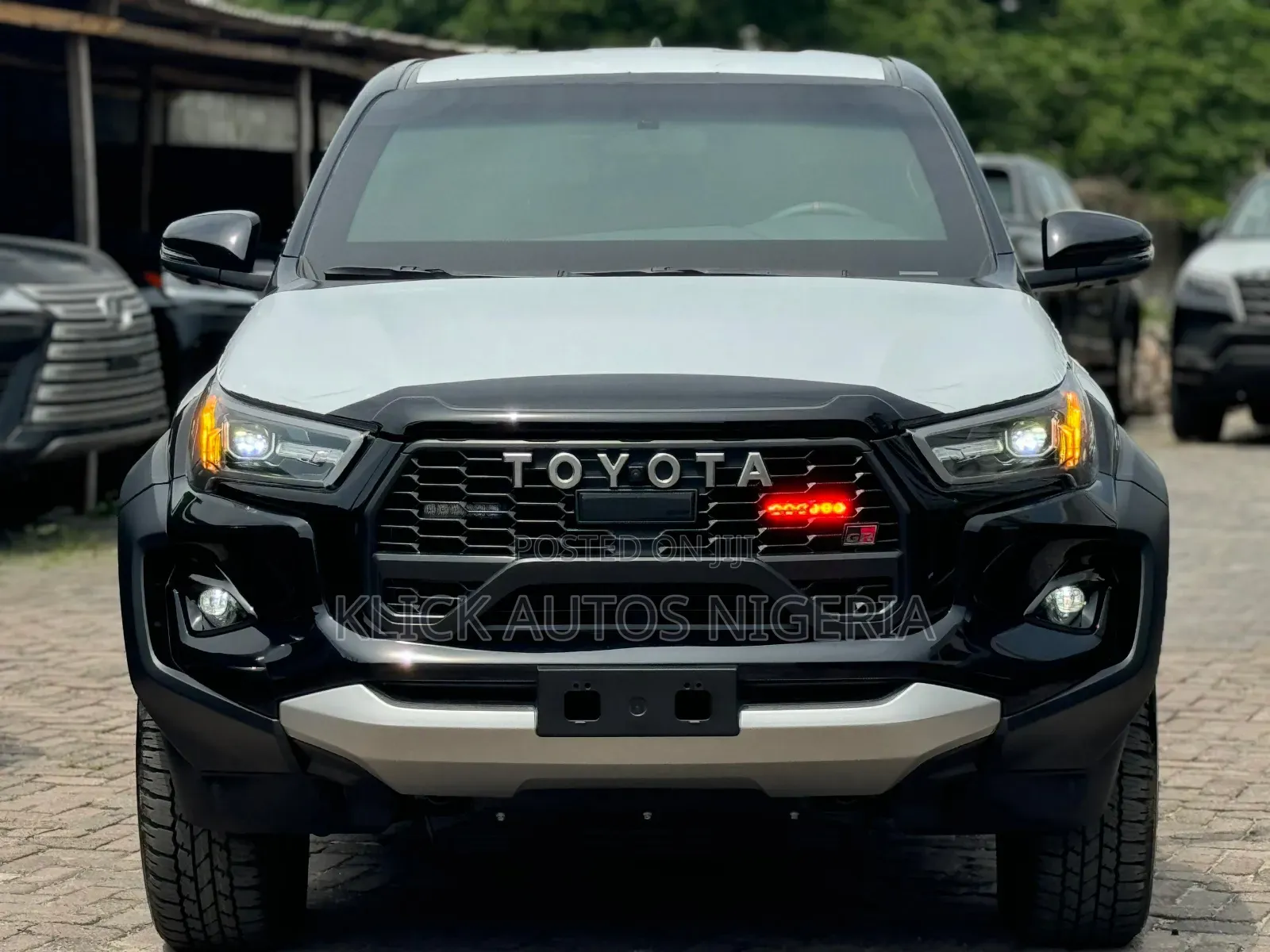 New Toyota Hilux 2025 Black