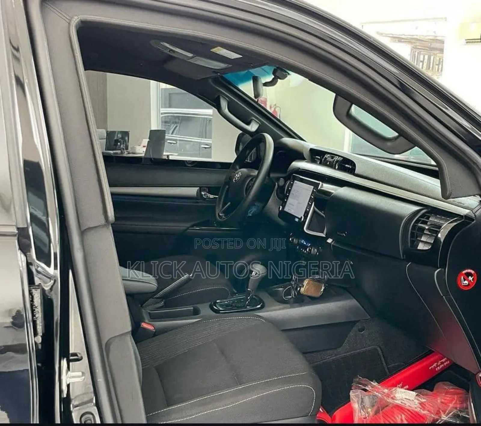 New Toyota Hilux 2025 Black