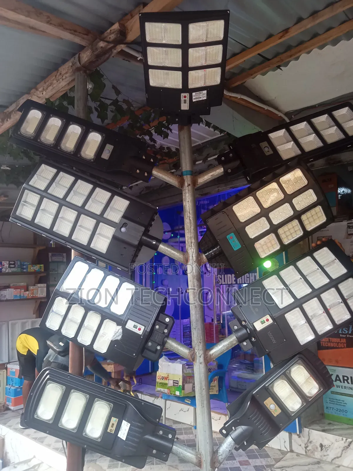 4 Eyes Solar Street Light - 200W