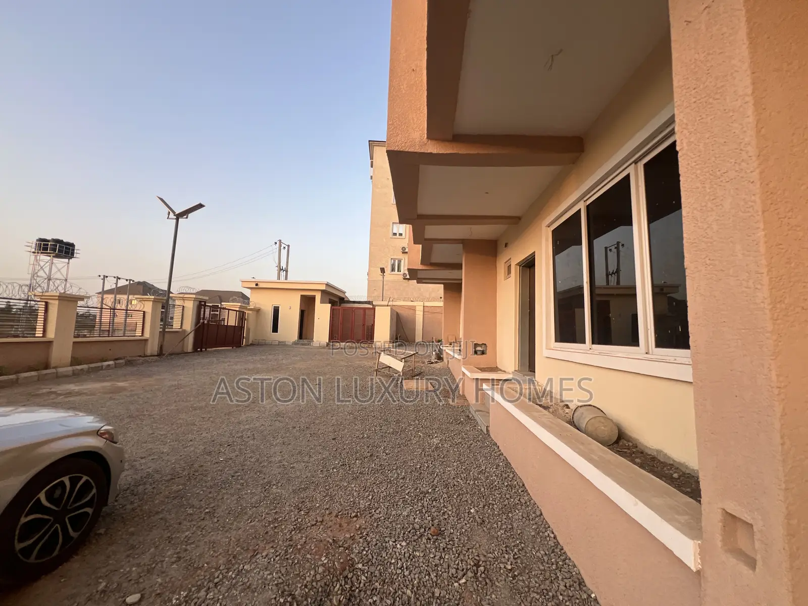 4bdrm Duplex in Gaduwa for rent
