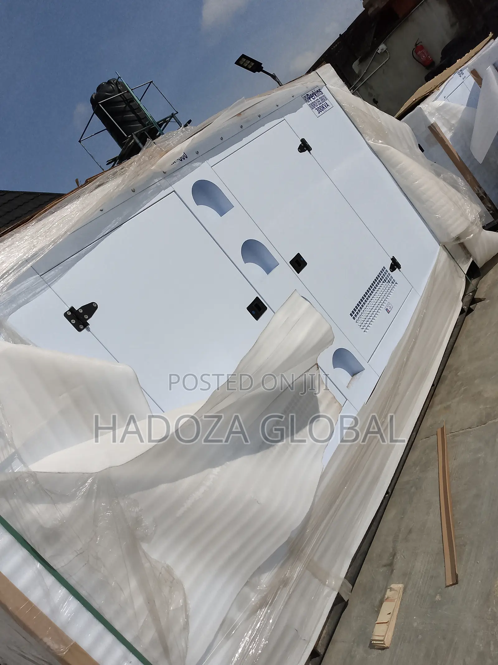 Industrial-Grade 300kva Soundproof Perkins Generator