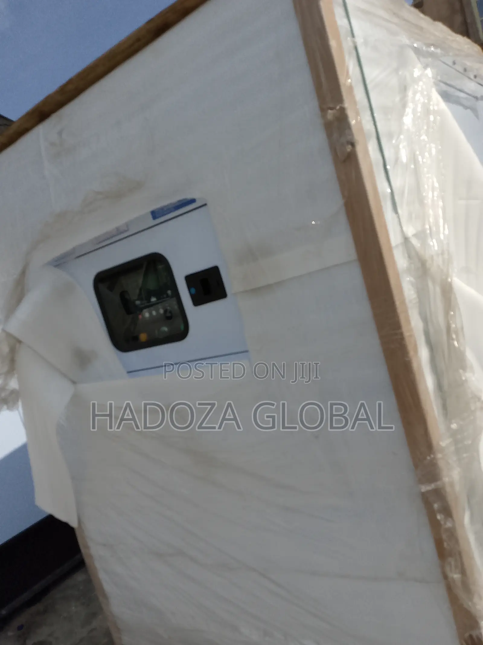 Low-Decibel 300kva Soundproof Perkins