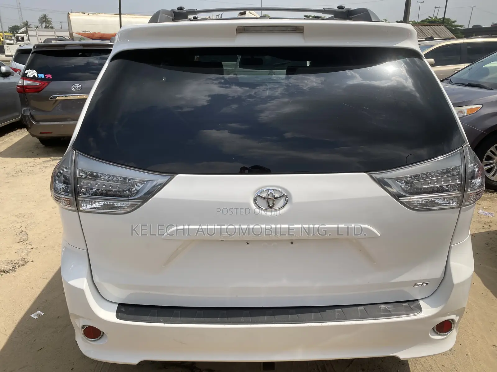 Toyota Sienna SE 8-Passenger 4dr Minivan (3.5L 6cyl 6A) 2015 White