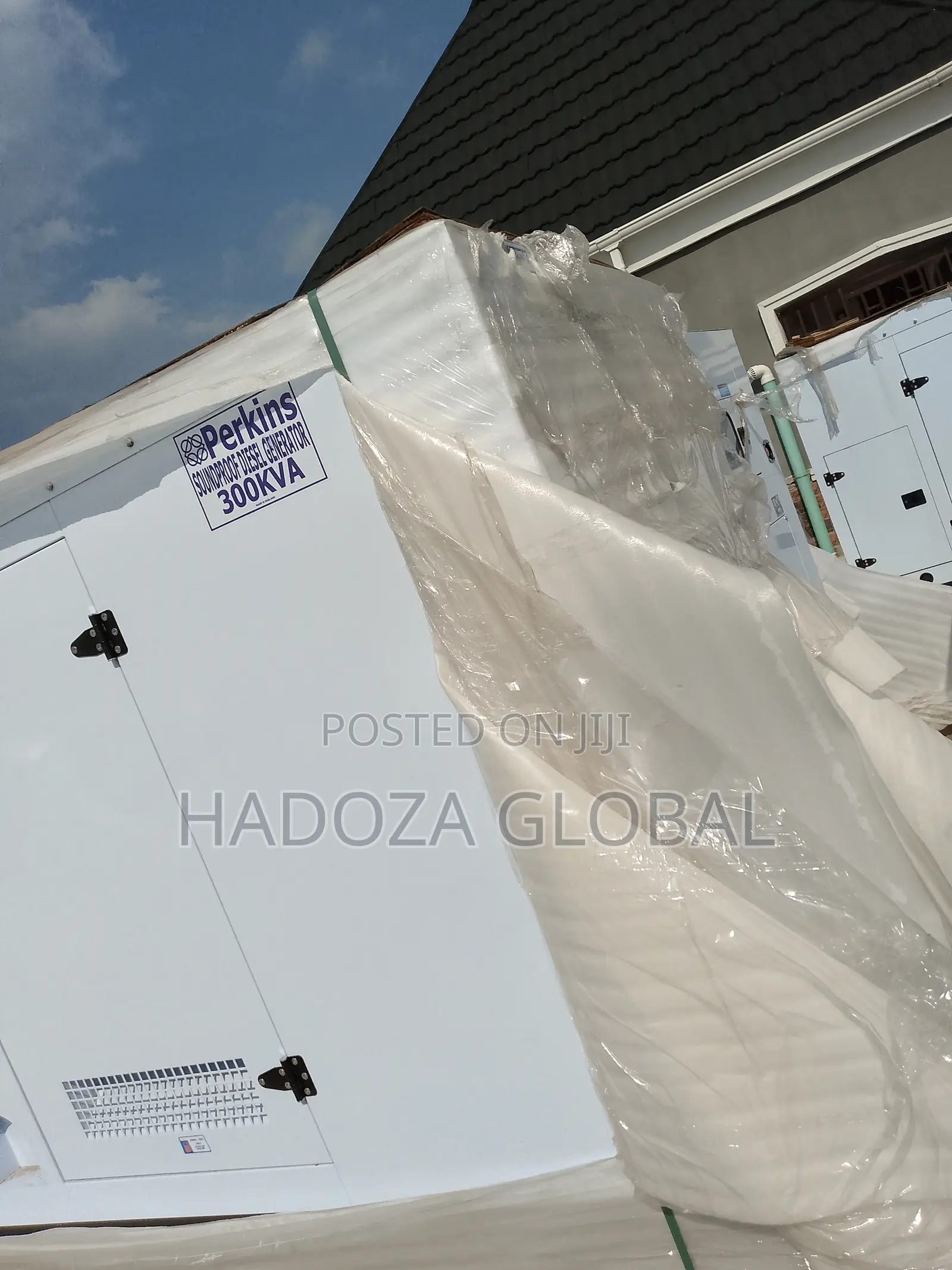Low-Carbon 300kva Soundproof Perkins Generator