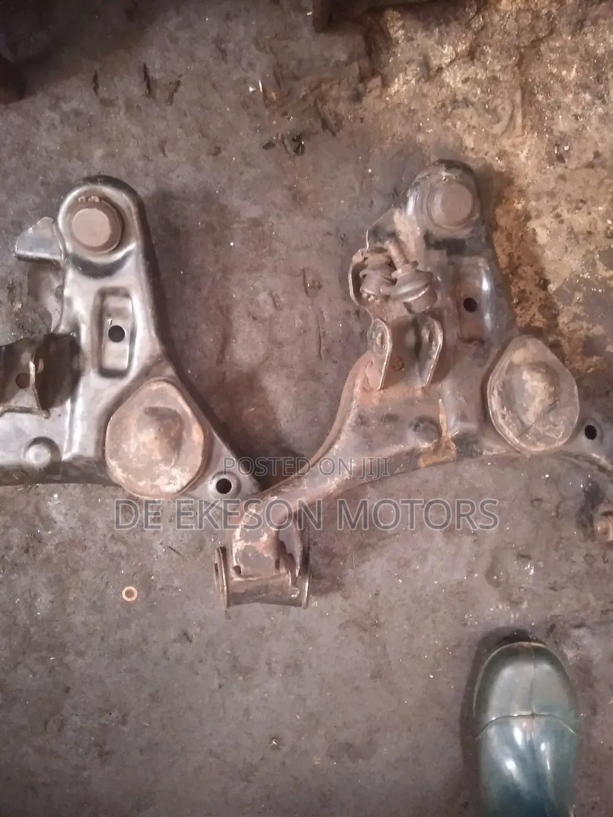 Nissan Pathfinder Front Lower Arm 2005