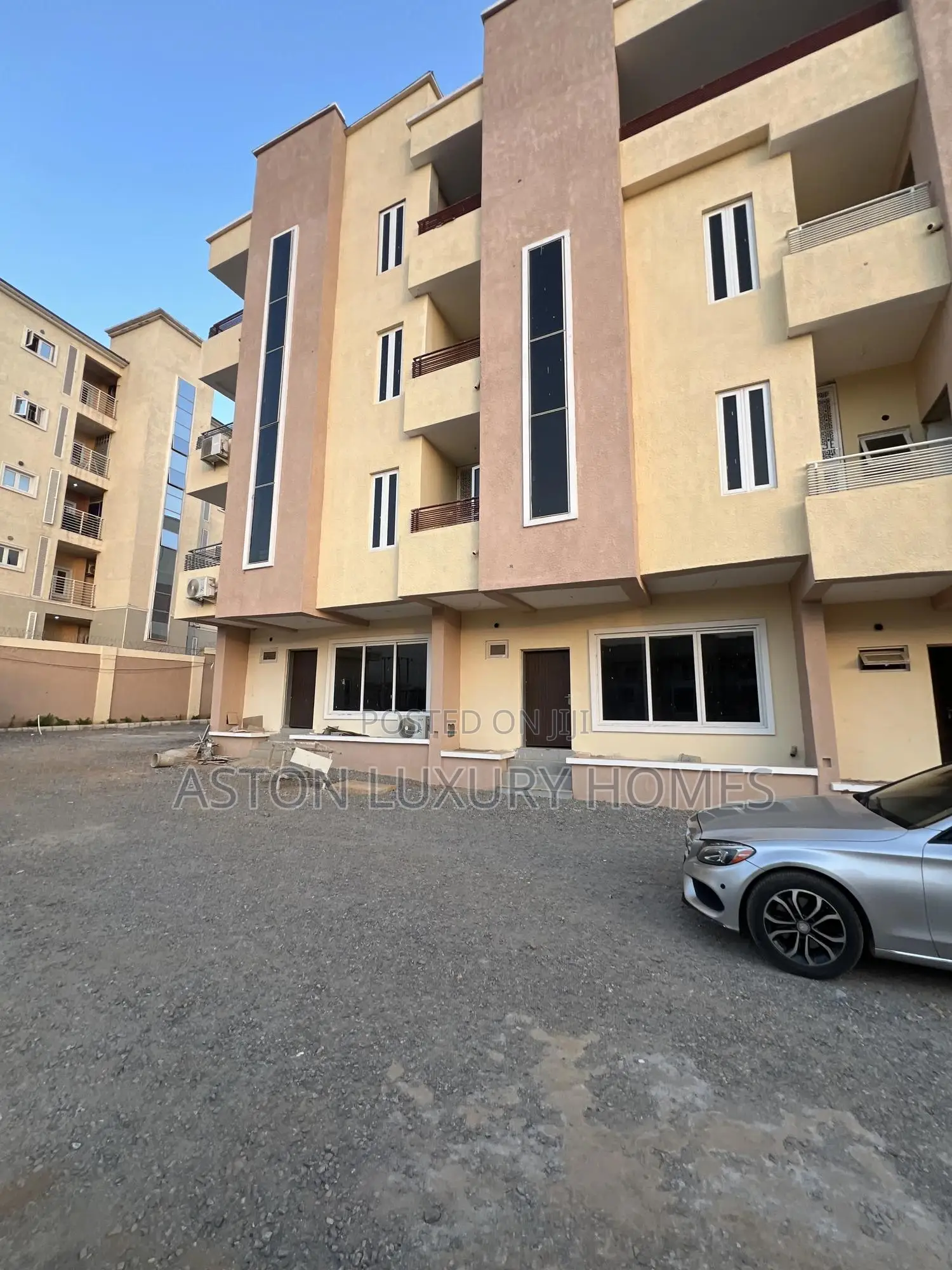 4bdrm Duplex in Gaduwa for rent