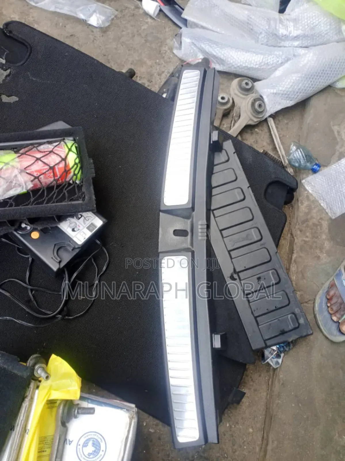 2014 Model Mercedes Benz ML350 GLE 350 Boot Plastic.