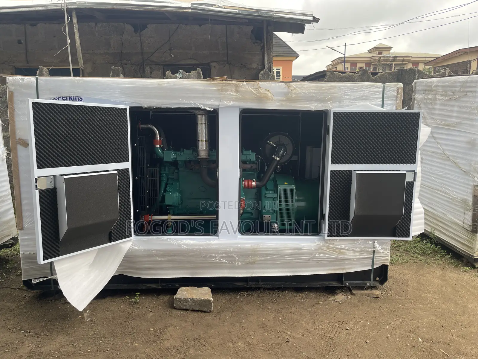 250 KVA Perkins Sound Proof Diesel Generator 100%Copper