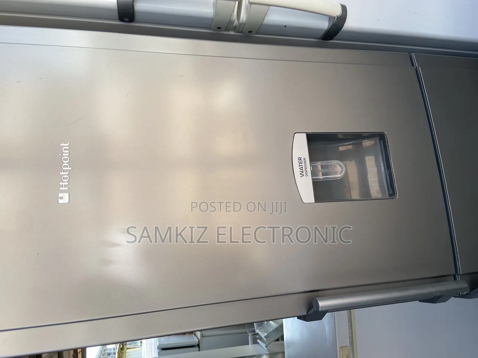 Hotpoint Frost Free Fridge Freezer With Non-Plumb Dispenser
