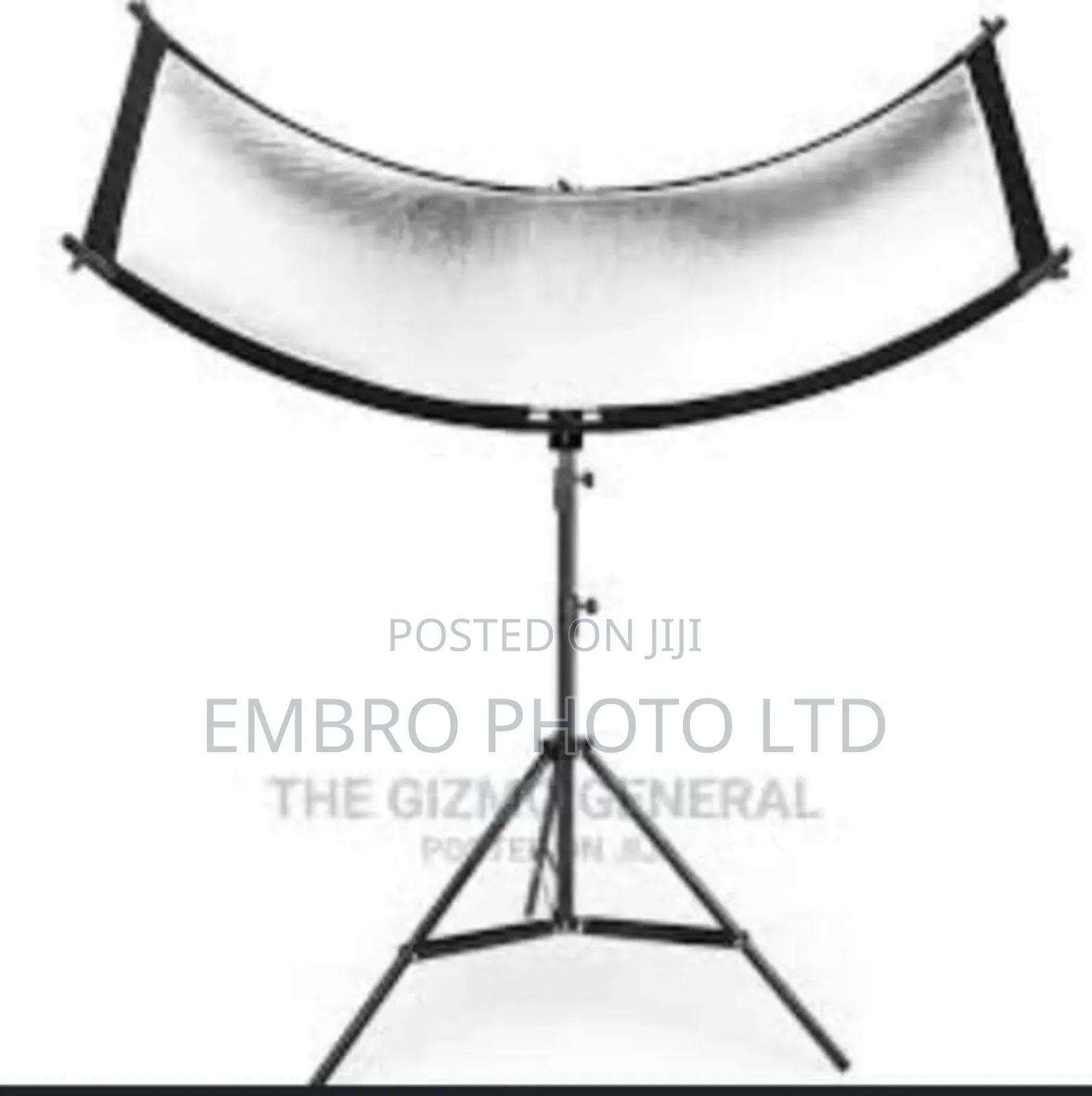Curvy Reflective Stand