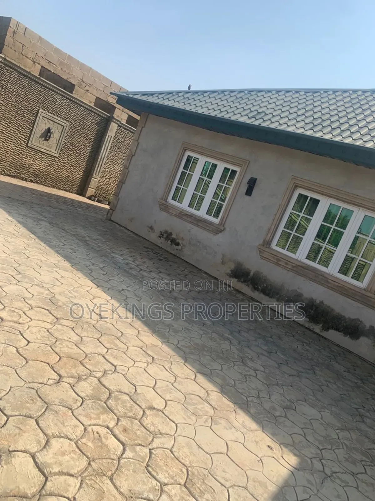 6bdrm Block of Flats in Jiboye, Akala Express for sale