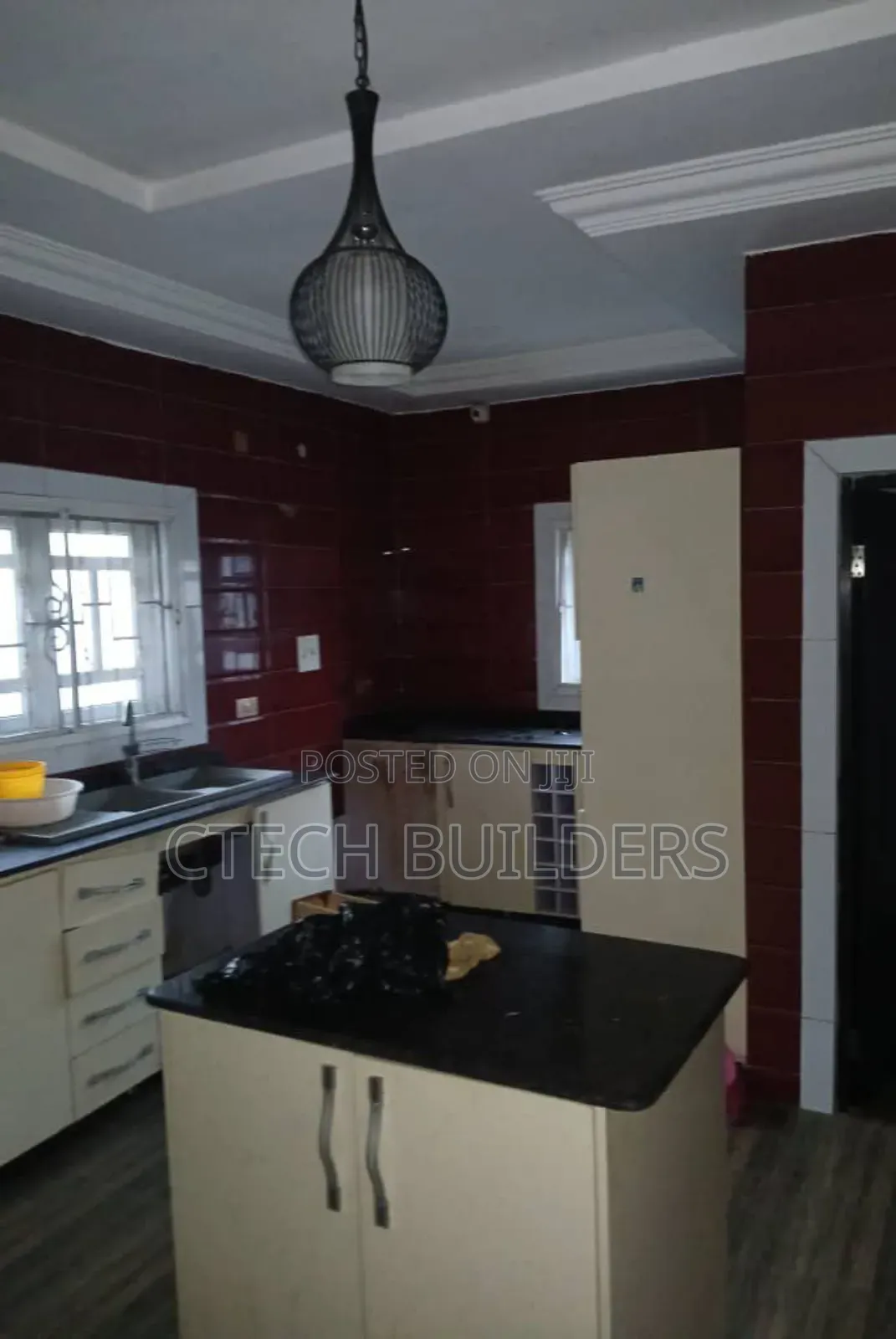 6bdrm Duplex in Benin City for sale