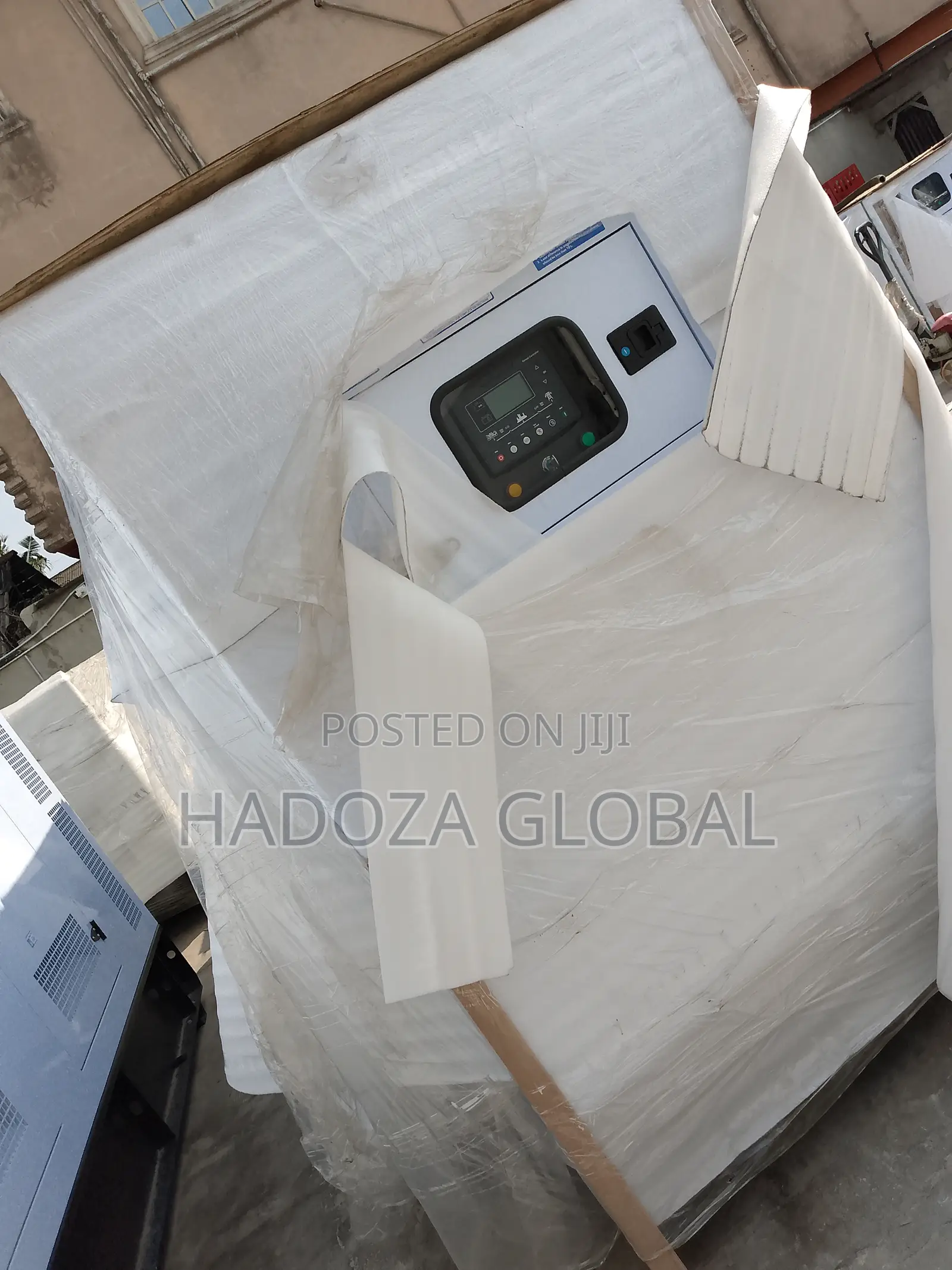 Very-Smart 300kva Soundproof Perkins Generator