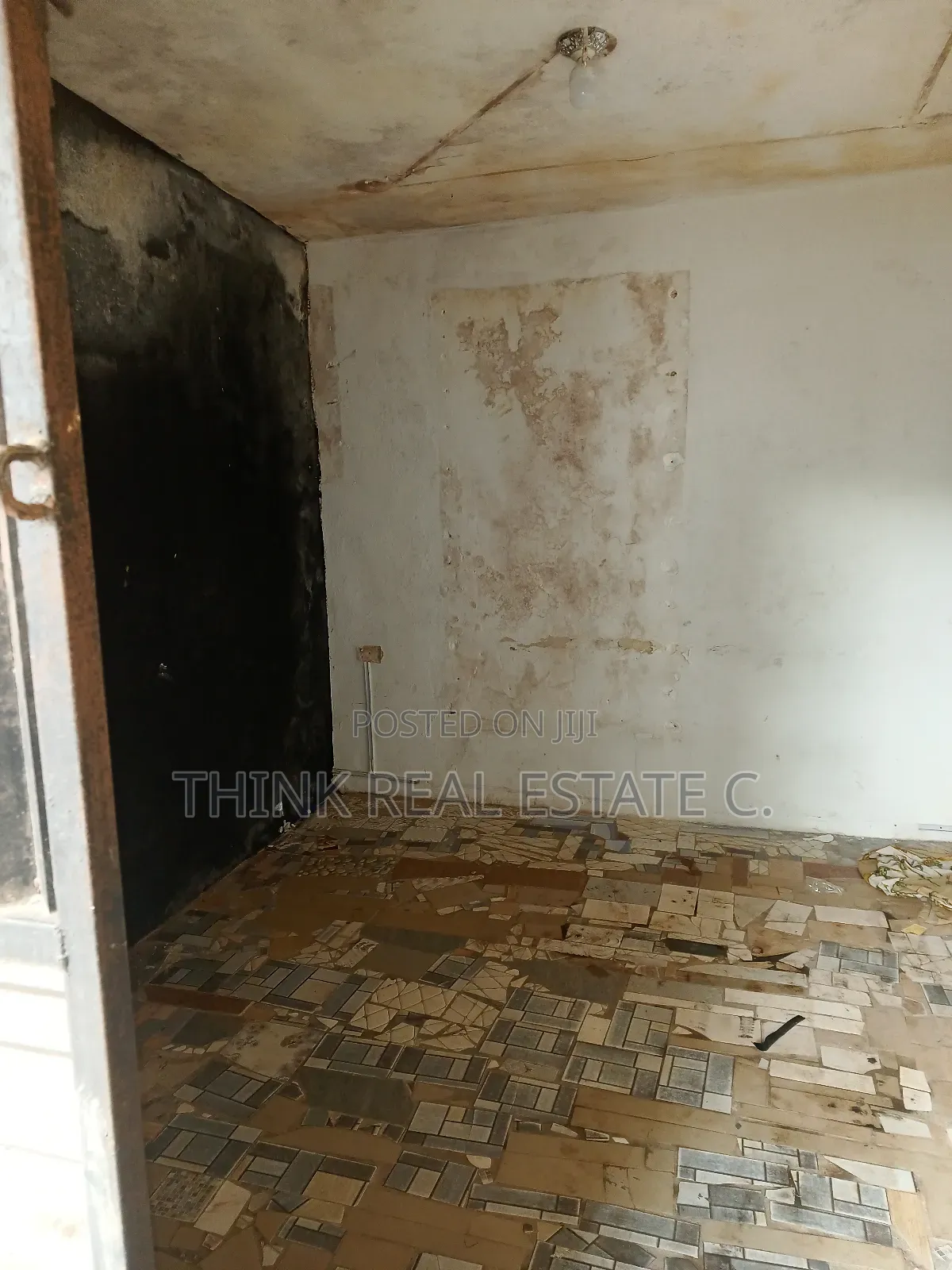 Shop at Sapele Road for Rent