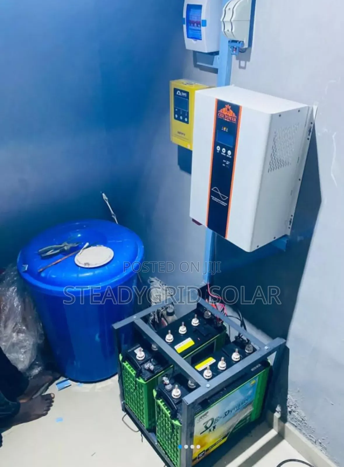 Strong 5kva Solar Hybrid Inverter With 2 Tubular Batteries