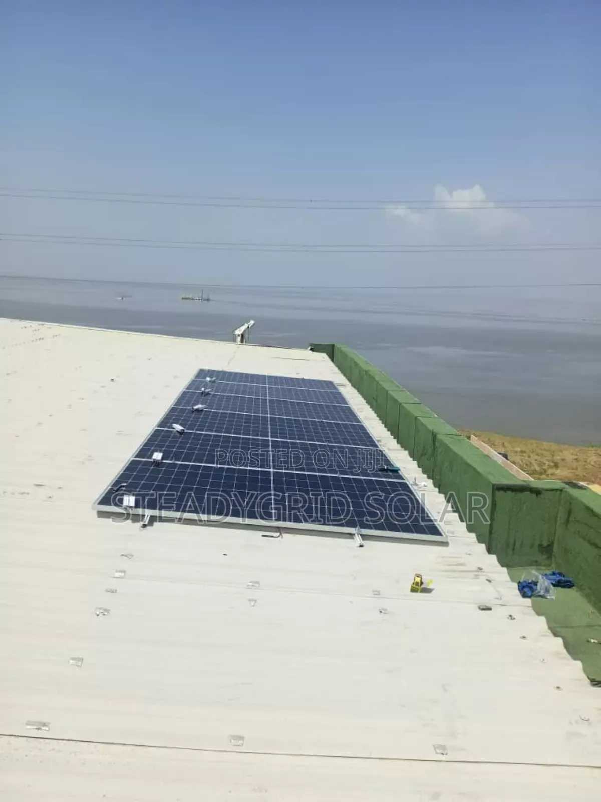 Strong 5kva Solar Hybrid Inverter With 2 Tubular Batteries